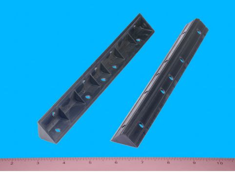 One Vertical Corner Brace Black 9-1/2