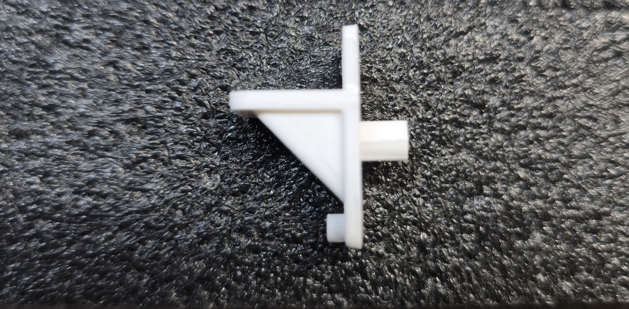 1 Shelf Support 1/4" - 5/16" peg, White, Bag of 1 #3811-1811