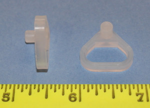 Shelf Hold Down Natural 5mm peg Bag of 8