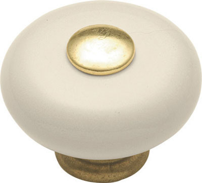 Hickory Hardware Easy Living, Light Almond/Lancaster 1-1/4"