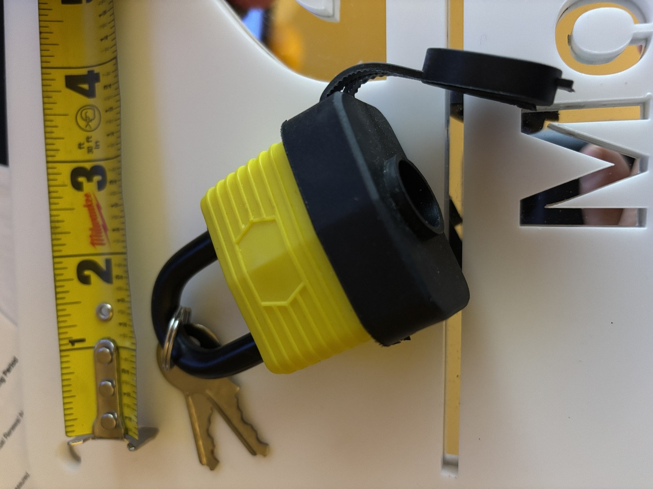 Master Lock Heavy Duty Outdoor or indoor Padlock with 2 Keys, 1 Pack, Yellow