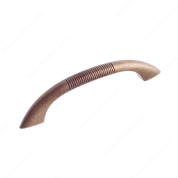 Traditional Metal Pull - 3914, Center to Center 96 mm, Finish Burnished Brass